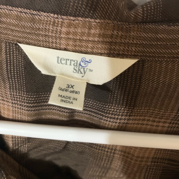 NWT! Casual Brown Plaid Women’s Shirt 3X - Picture 2 of 2
